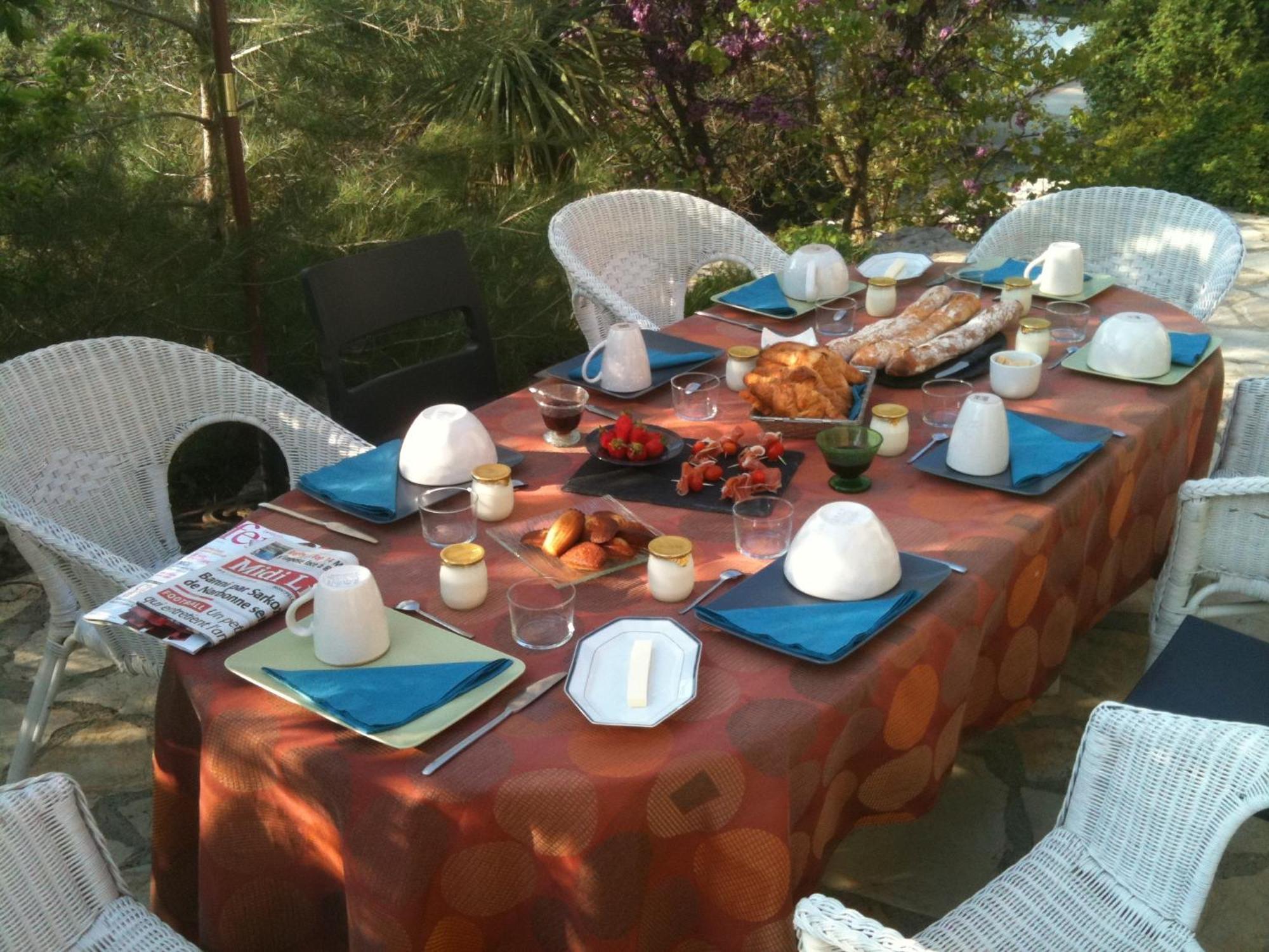L'Ostal Du Pic St Loup Bed and Breakfast Saint-Jean-de-Cuculles Εξωτερικό φωτογραφία